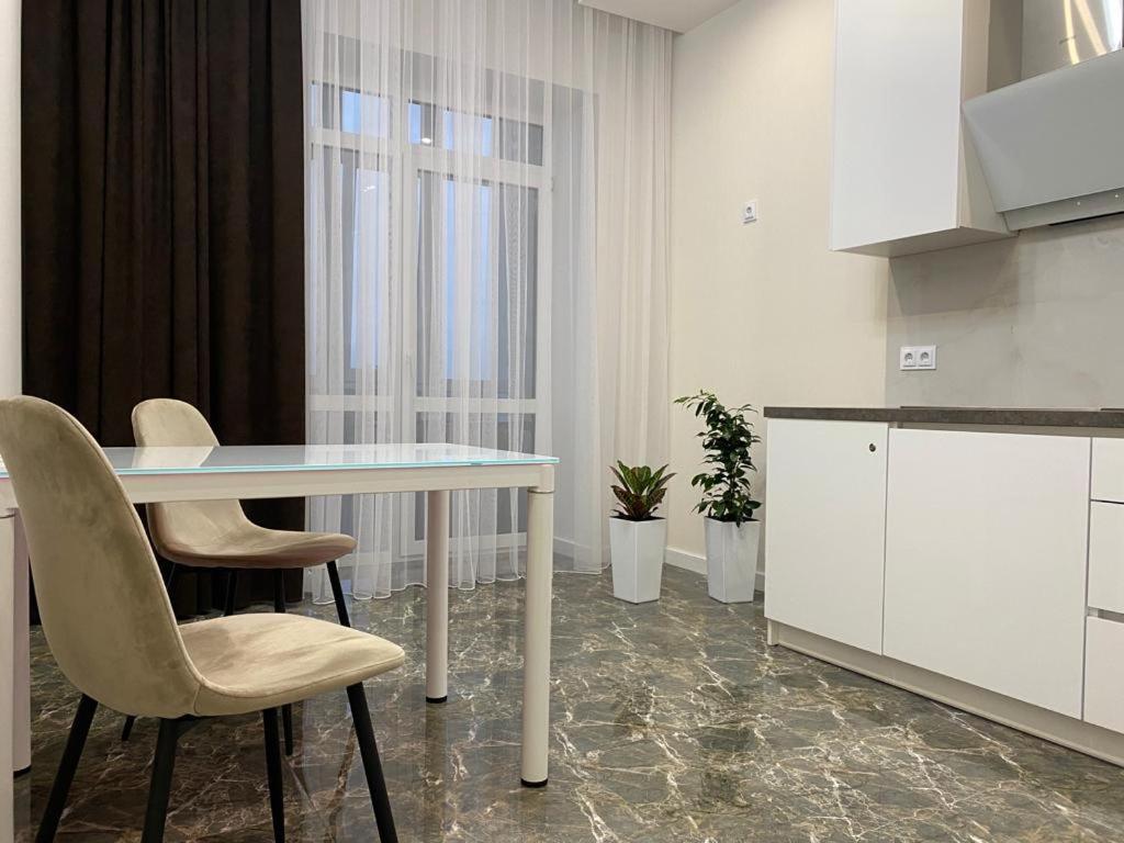 Люкс Апартаменти В Жк Театральному.Центр Міста Rivne Exterior photo